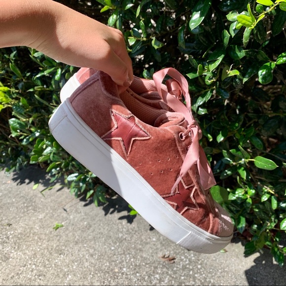 Madden Girl Velvet Star Sneakers Size 7 - Picture 12 of 16